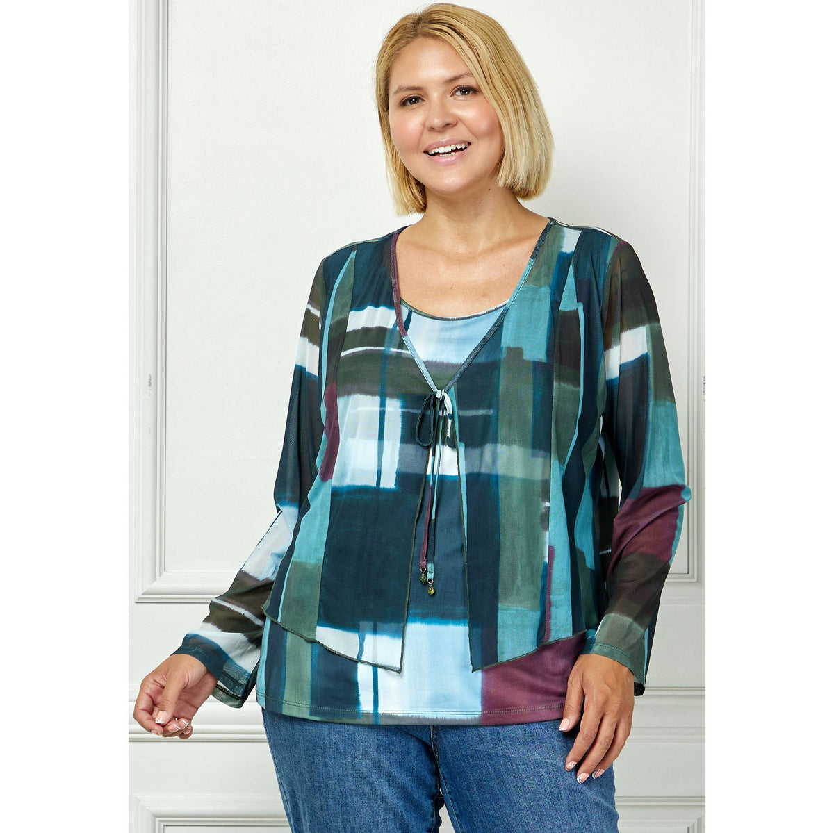 PLUS SIZE PRINTED TRIPLE MESH TIE-FRONT TOP