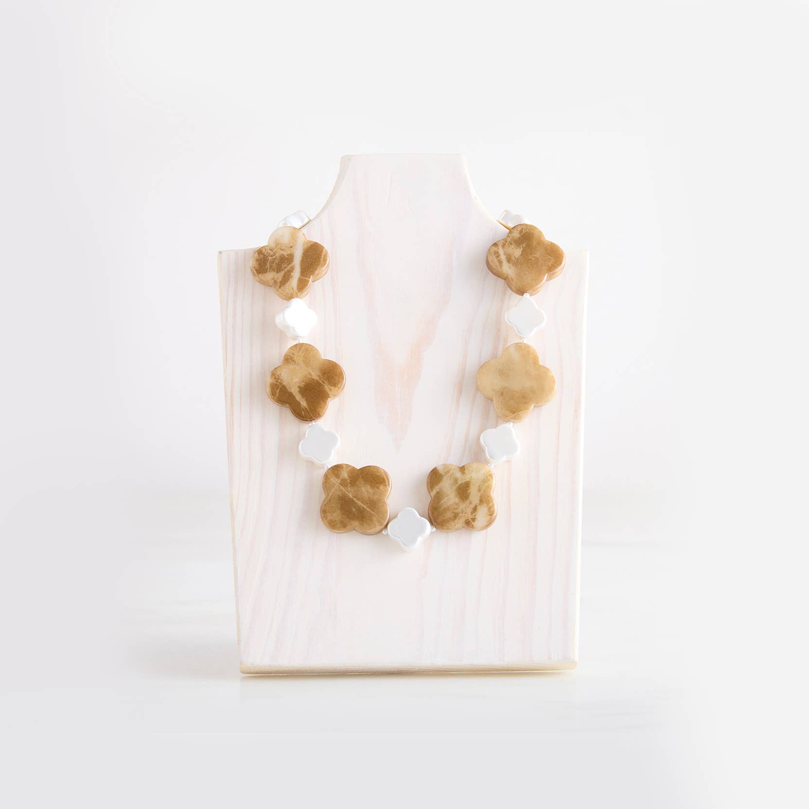 Sand-Mother of Pearl Clover Cooling Necklace-New