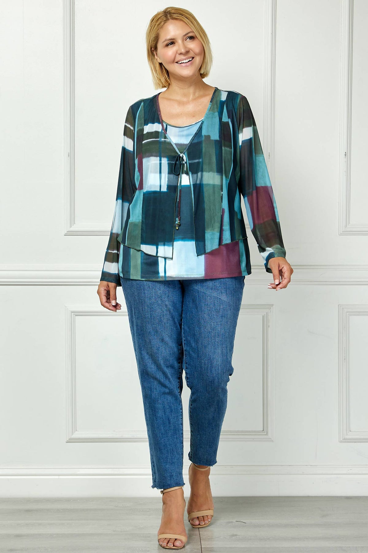 PLUS SIZE PRINTED TRIPLE MESH TIE-FRONT TOP