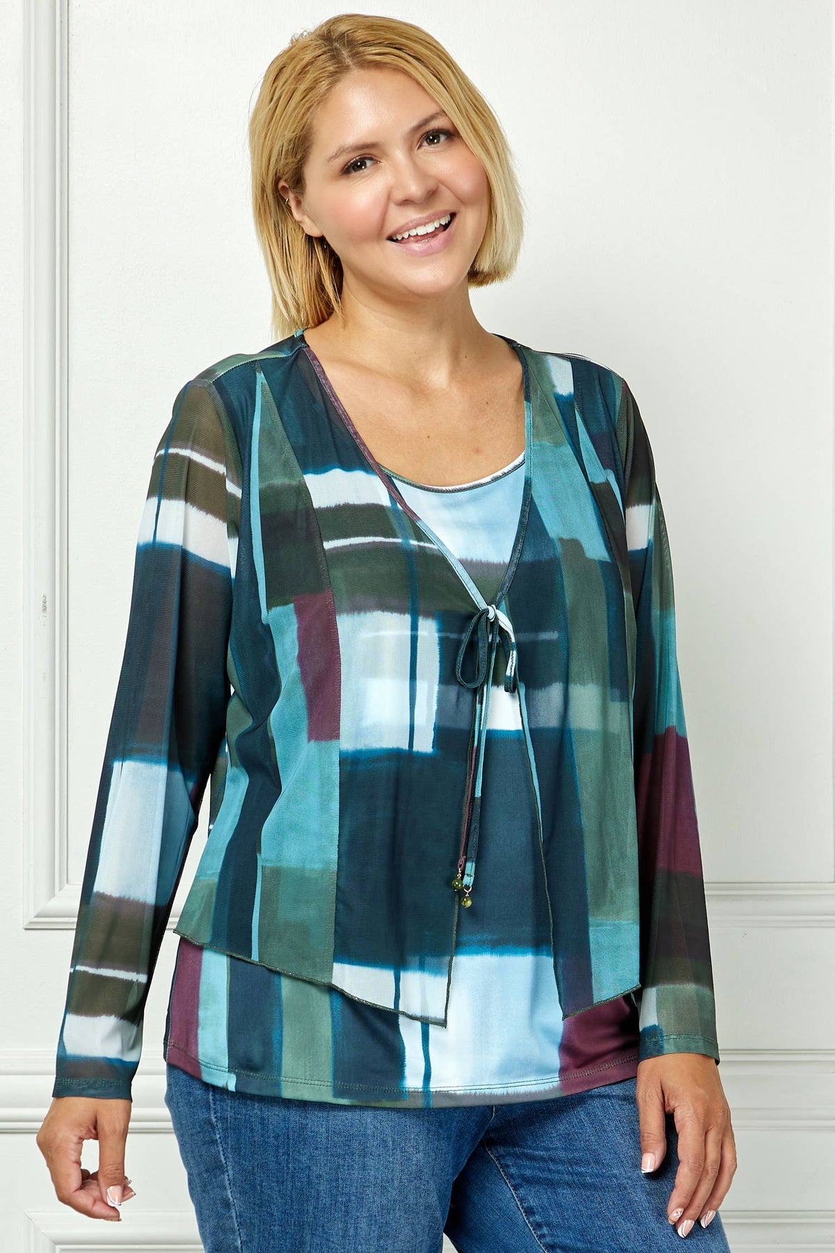 PLUS SIZE PRINTED TRIPLE MESH TIE-FRONT TOP