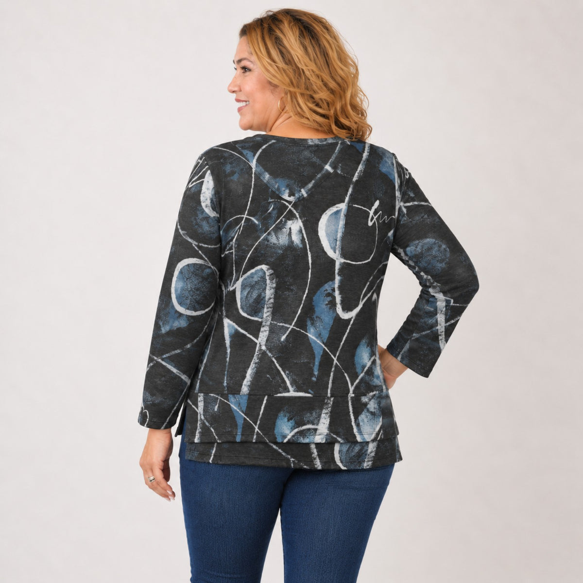 Calligraphy abstract print V-neck overlap hem top back view