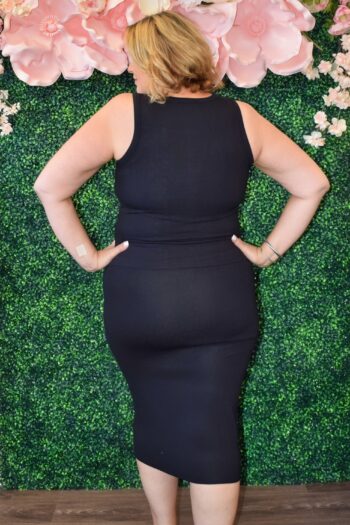 A chic sleeveless beaded knit tank top in classic black, featuring a stretch ribbed design with subtle sparkle. Perfectly tailored for plus-size and midsize women, this versatile piece offers both comfort and glam, making it ideal for layering or wearing solo.