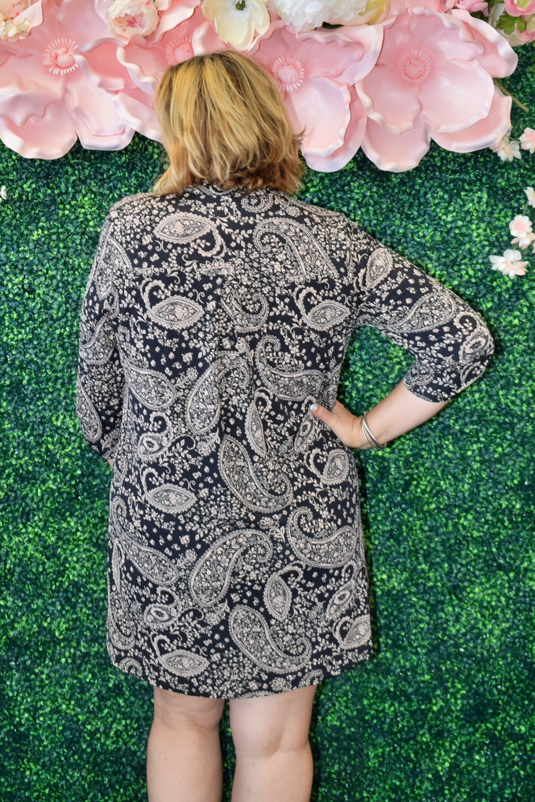 Vanessa Black & Tan Paisley Print Lizzy Dress – Plus Size Mid-Size Fall Favorite by Dear Scarlett